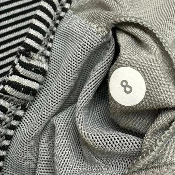 Lululemon, Power Y Tank, Size 8, Black & Grey 🏃♀️➡️ - Picture 4 of 11